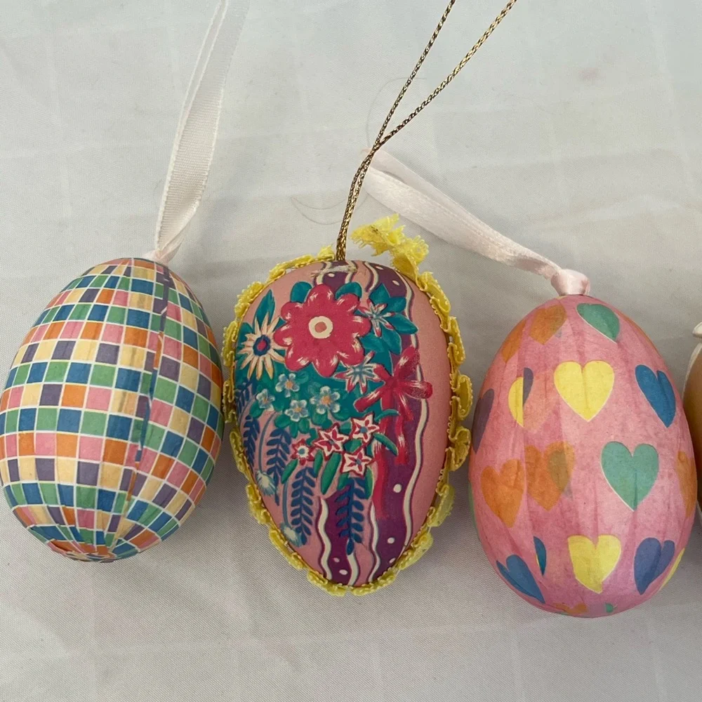 Lot of 17 vintage Easter egg decor plastic kitschy ornament porcelain crackle‎